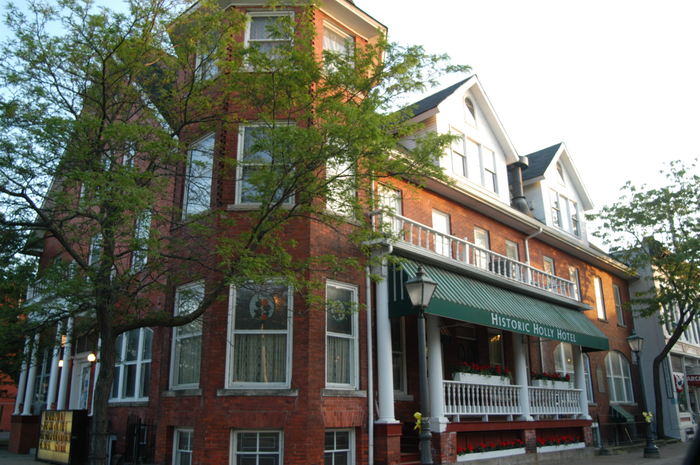 Holly Hotel - 2003 Photo